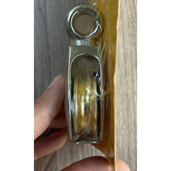 stanley 1 1/2 inch fixed eye pulley cd64-8006 Nos  Vintage - Picture 3 of 4